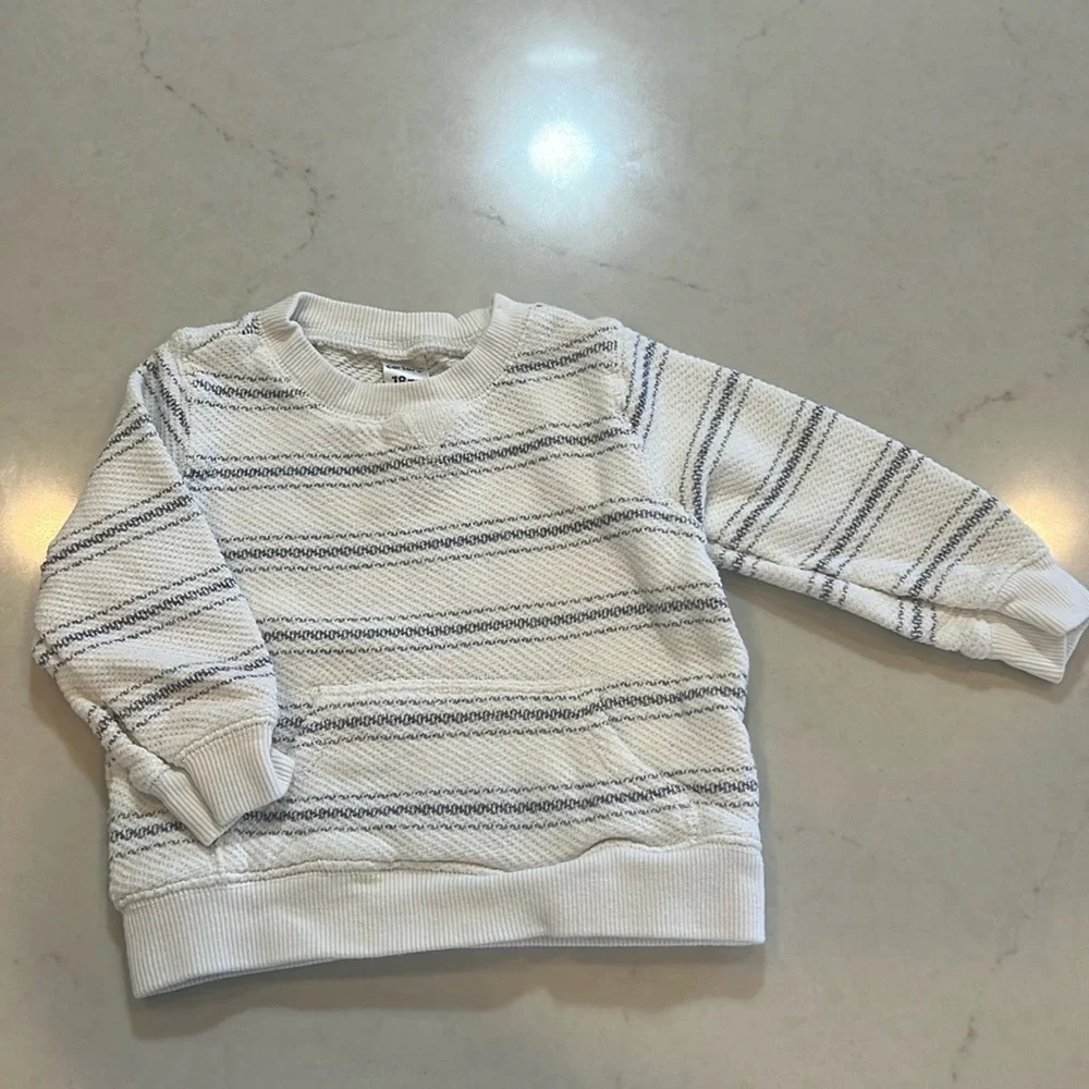 Carter's baby t-shirt, excellent condition, 18 months.